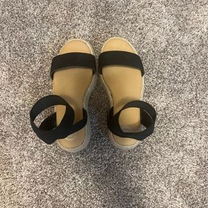 Black&tan wedges